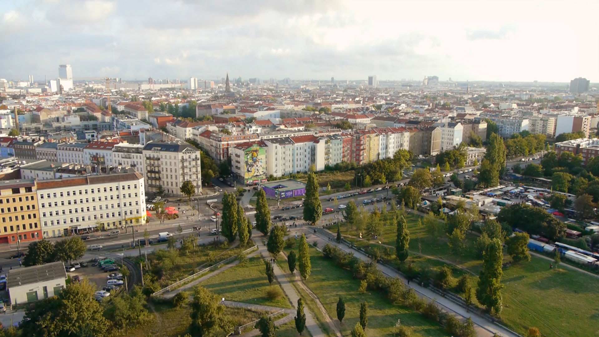 https://mdw-travel-data-us-east-1.s3.amazonaws.com/img/country/Germany/Mauerpark/img_01.jpg