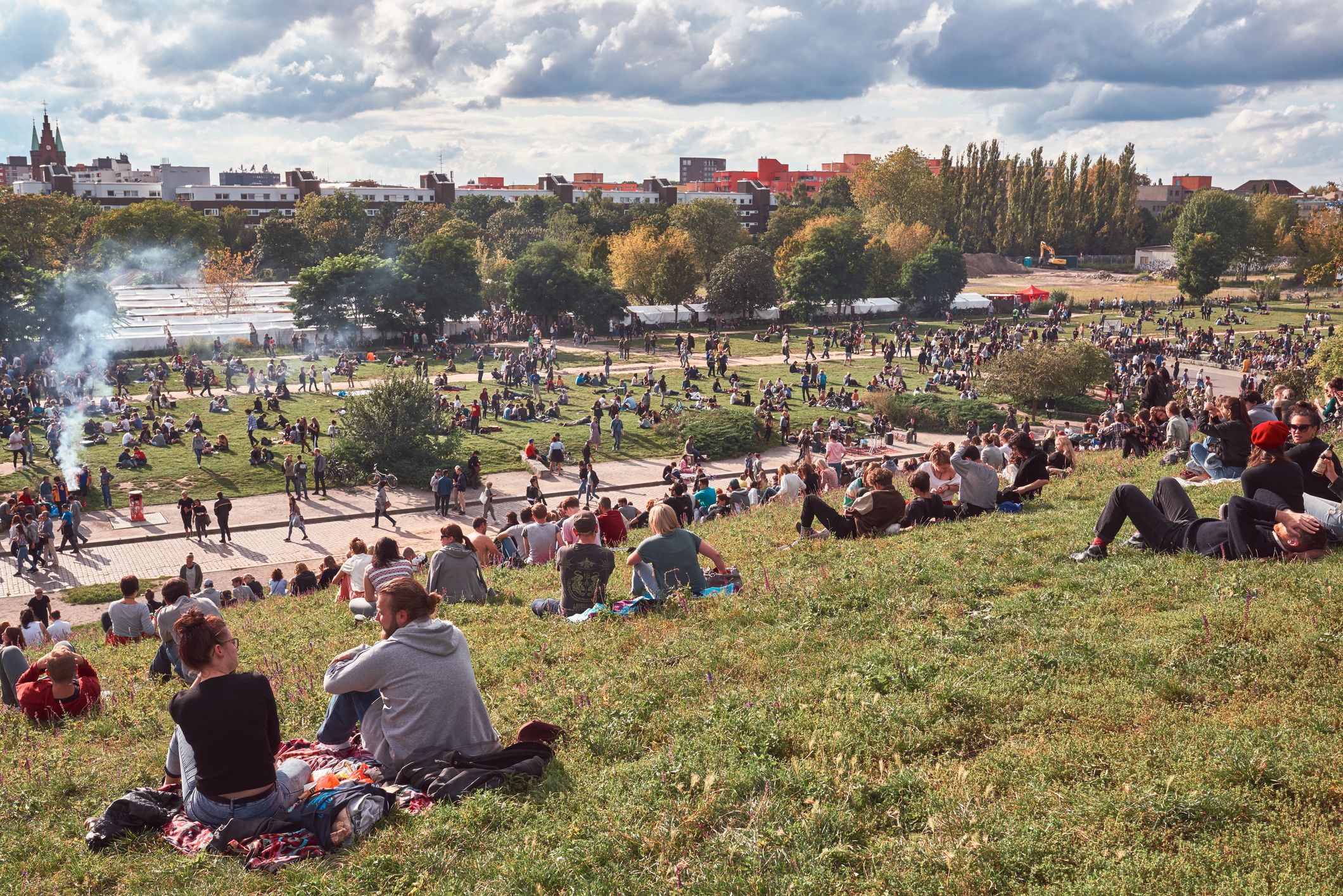 https://mdw-travel-data-us-east-1.s3.amazonaws.com/img/country/Germany/Mauerpark/img_02.jpg