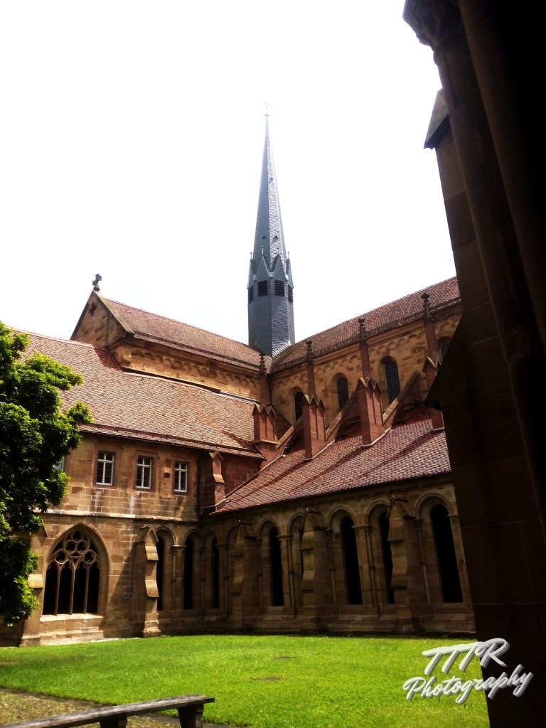https://mdw-travel-data-us-east-1.s3.amazonaws.com/img/country/Germany/Maulbronn-Monastery/img_02.jpg