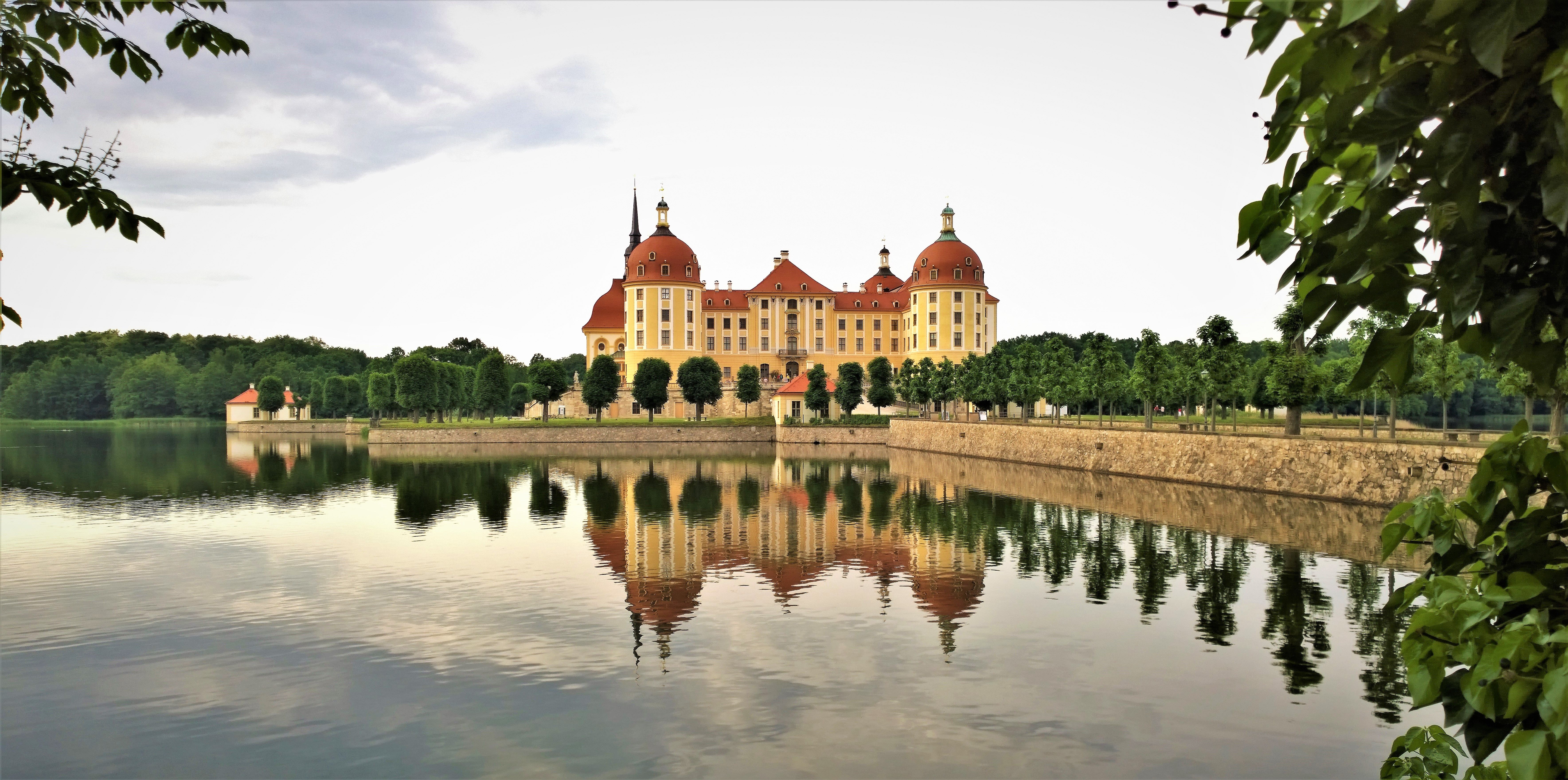https://mdw-travel-data-us-east-1.s3.amazonaws.com/img/country/Germany/Moritzburg-Castle/img_00.jpg