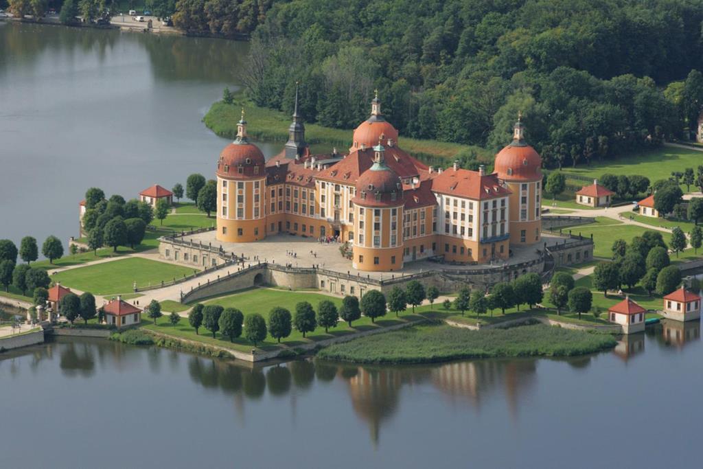 https://mdw-travel-data-us-east-1.s3.amazonaws.com/img/country/Germany/Moritzburg-Castle/img_02.jpg