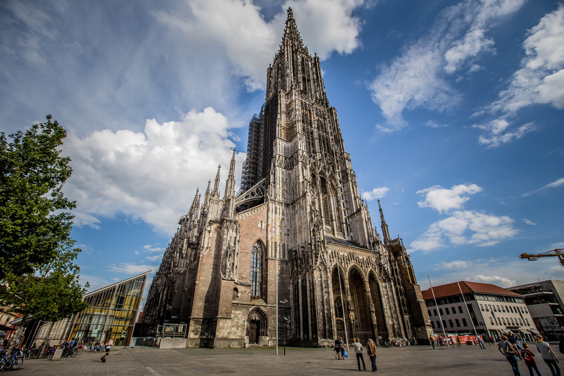 https://mdw-travel-data-us-east-1.s3.amazonaws.com/img/country/Germany/Munster-Cathedral/img_01.jpg