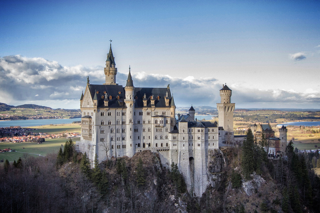 https://mdw-travel-data-us-east-1.s3.amazonaws.com/img/country/Germany/Munsterplatz/img_01.jpg