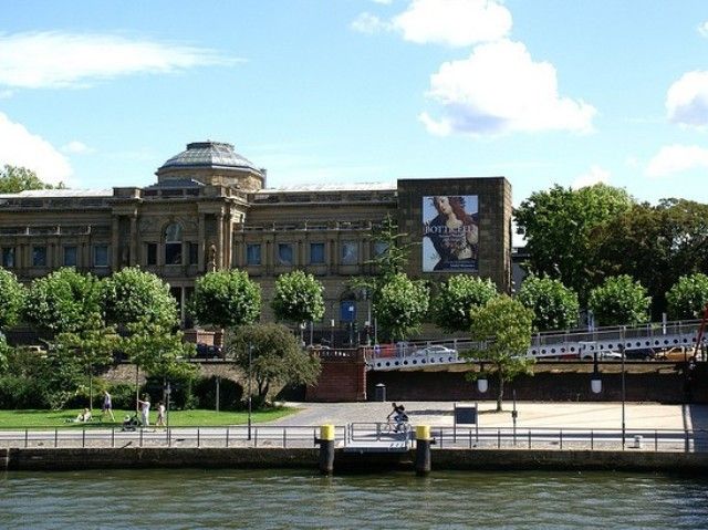 https://mdw-travel-data-us-east-1.s3.amazonaws.com/img/country/Germany/Museum-Embankment/img_03.jpg