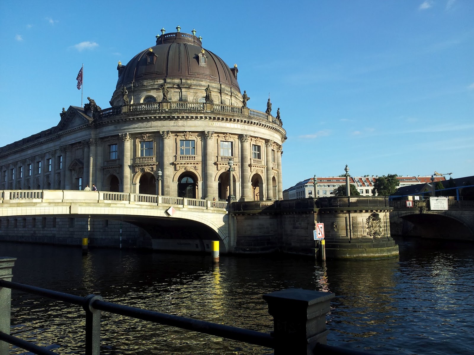 https://mdw-travel-data-us-east-1.s3.amazonaws.com/img/country/Germany/Museum-Island/img_01.jpg