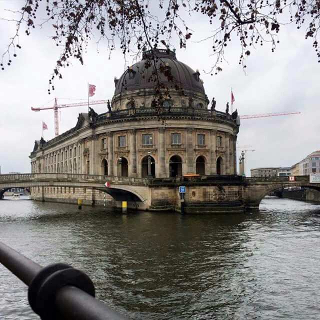 https://mdw-travel-data-us-east-1.s3.amazonaws.com/img/country/Germany/Museum-Island/img_02.jpg