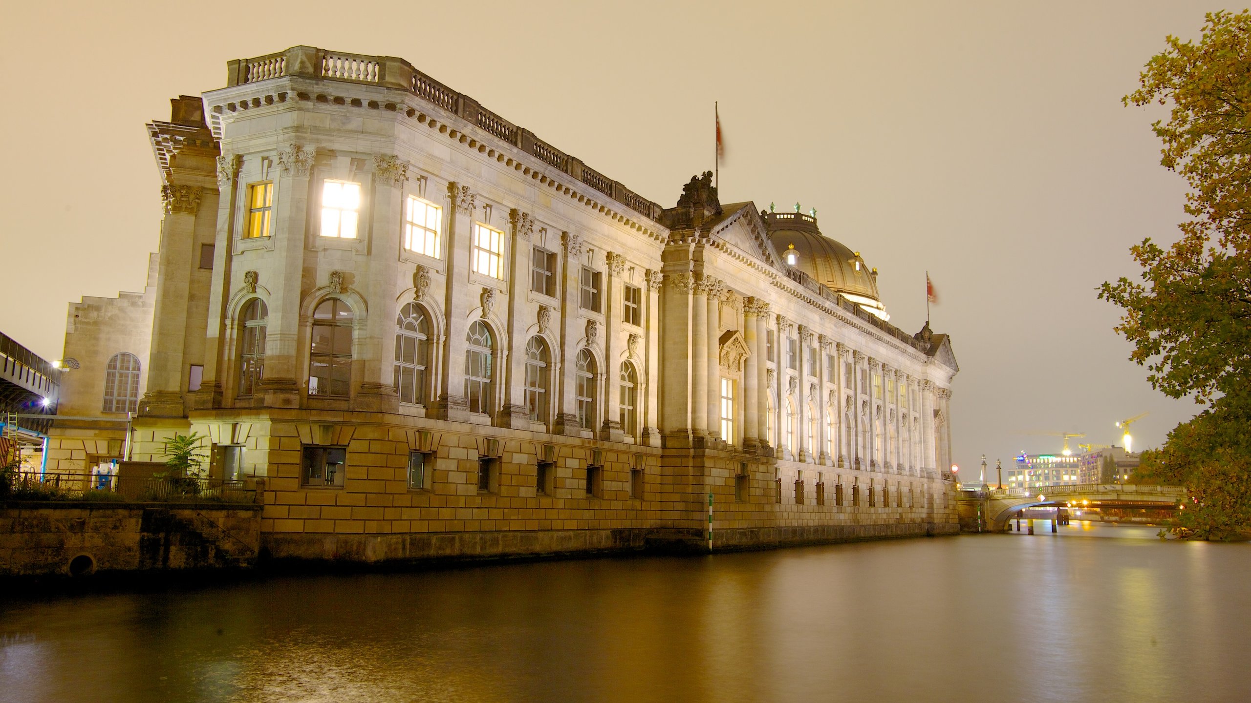 https://mdw-travel-data-us-east-1.s3.amazonaws.com/img/country/Germany/Museum-Island/img_03.jpg