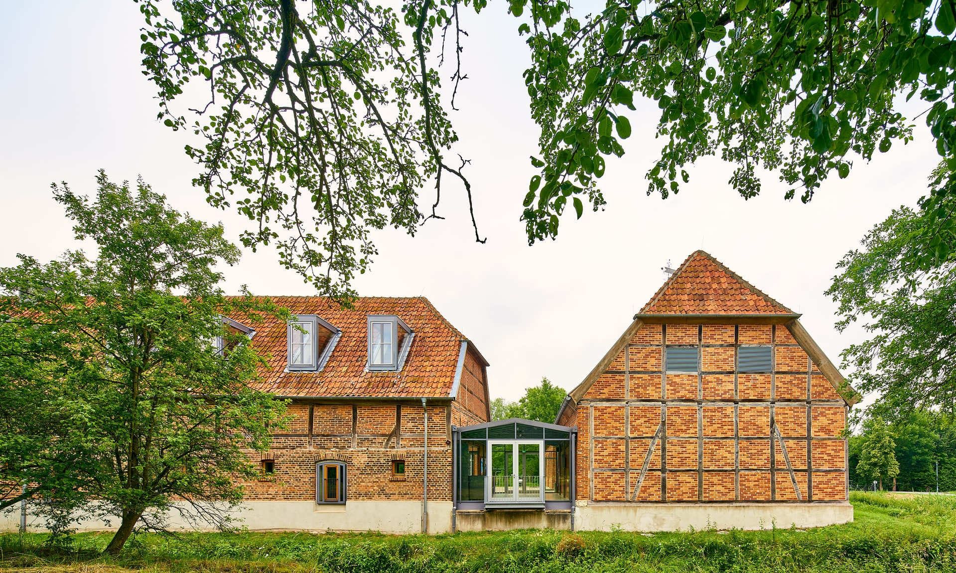 https://mdw-travel-data-us-east-1.s3.amazonaws.com/img/country/Germany/Museum-Kulturgut-Haus-Nottbeck/img_01.jpg