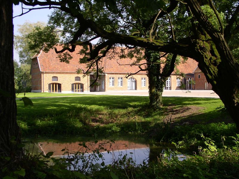https://mdw-travel-data-us-east-1.s3.amazonaws.com/img/country/Germany/Museum-Kulturgut-Haus-Nottbeck/img_02.jpg