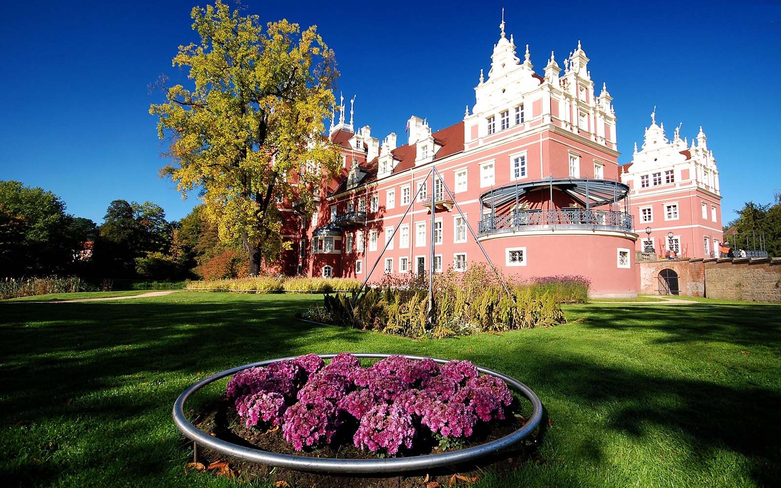 https://mdw-travel-data-us-east-1.s3.amazonaws.com/img/country/Germany/Muskau-Park/img_03.jpg