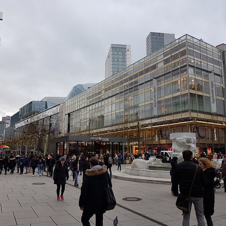 https://mdw-travel-data-us-east-1.s3.amazonaws.com/img/country/Germany/MyZeil/img_02.jpg