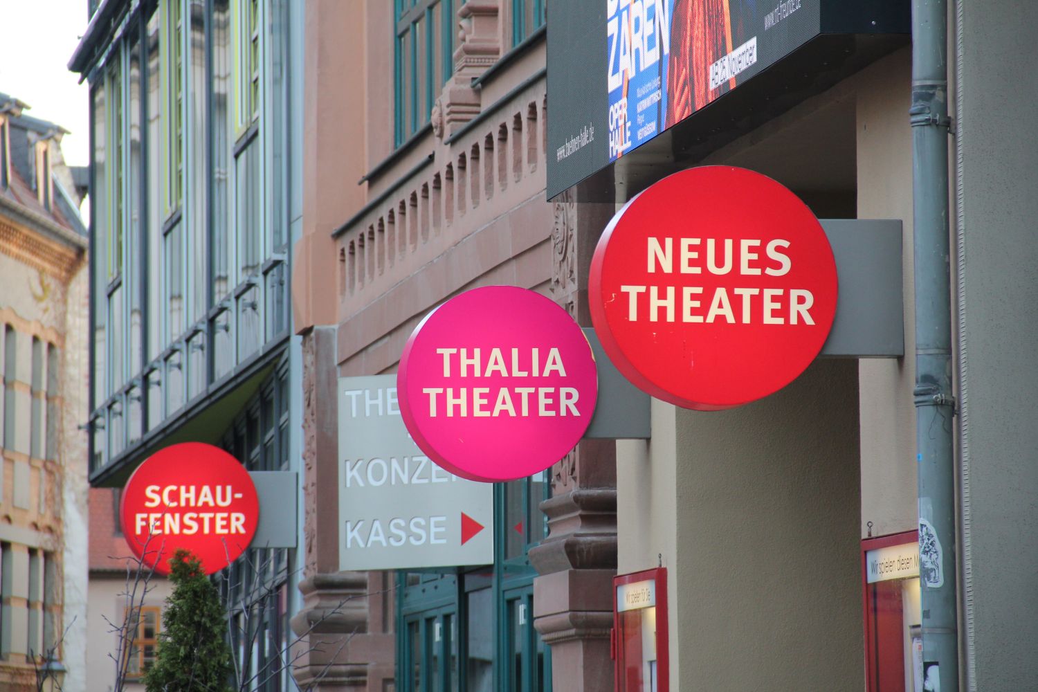 https://mdw-travel-data-us-east-1.s3.amazonaws.com/img/country/Germany/Neues-Theater/img_00.jpg