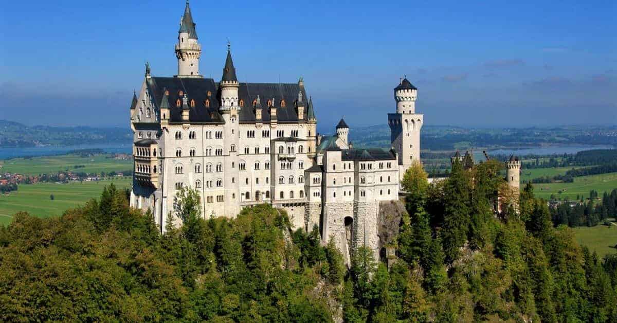 https://mdw-travel-data-us-east-1.s3.amazonaws.com/img/country/Germany/Neuschwanstein-Castle/img_01.jpg