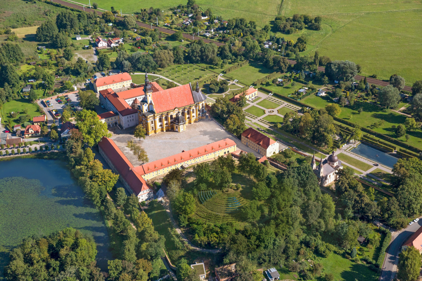 https://mdw-travel-data-us-east-1.s3.amazonaws.com/img/country/Germany/Neuzelle-Abbey/img_01.jpg