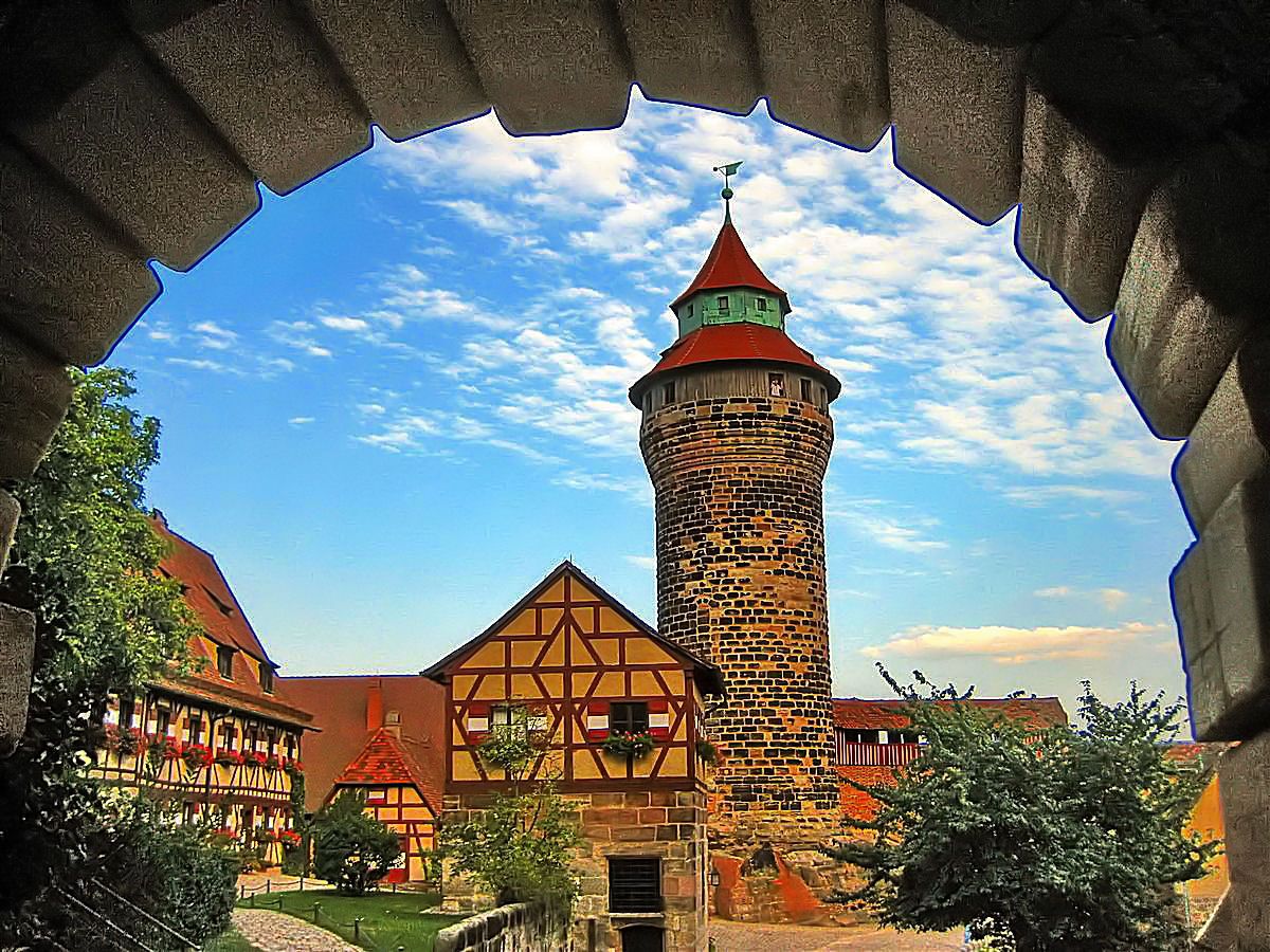 https://mdw-travel-data-us-east-1.s3.amazonaws.com/img/country/Germany/Nuremberg-Castle/img_02.jpg
