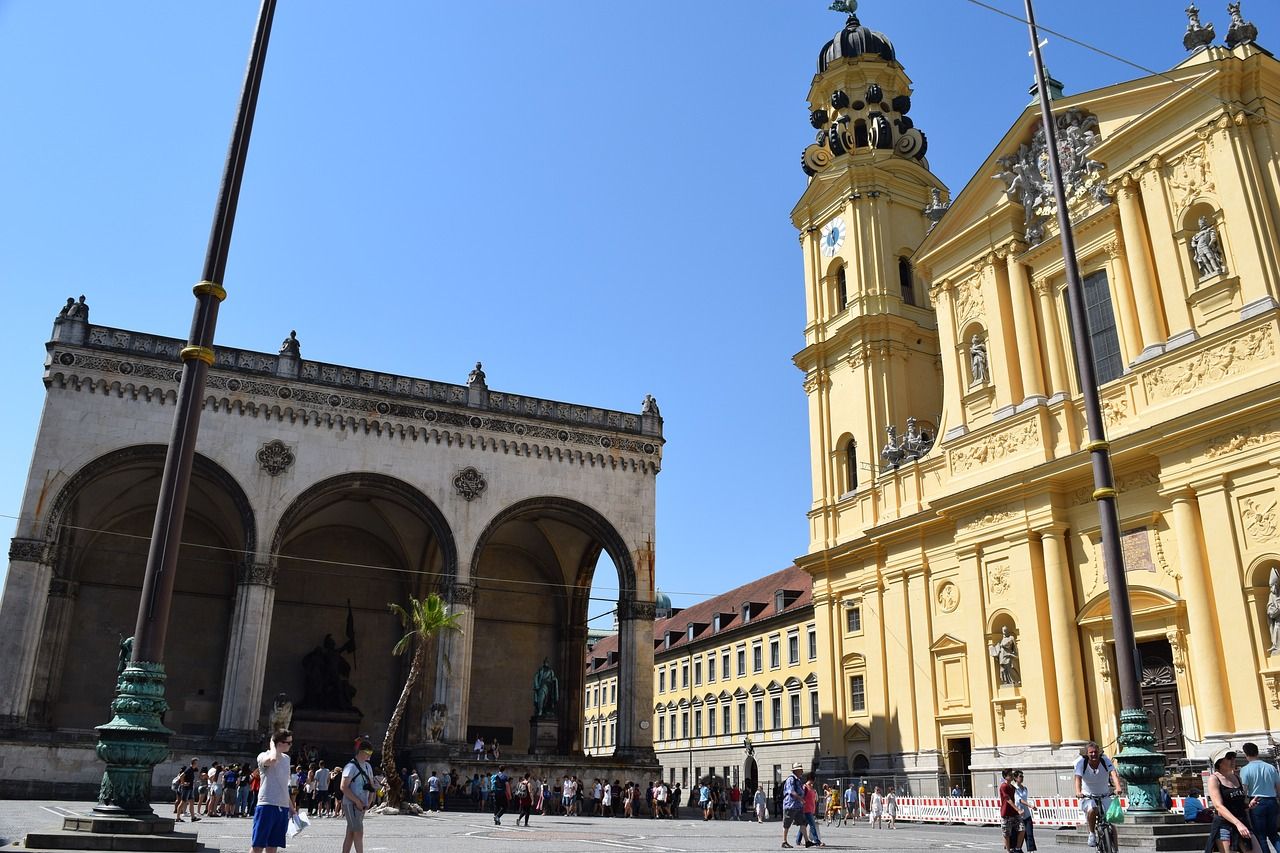 https://mdw-travel-data-us-east-1.s3.amazonaws.com/img/country/Germany/Odeonsplatz/img_01.jpg