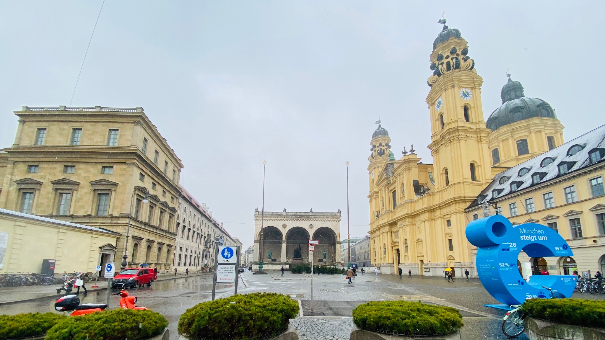 https://mdw-travel-data-us-east-1.s3.amazonaws.com/img/country/Germany/Odeonsplatz/img_02.jpg