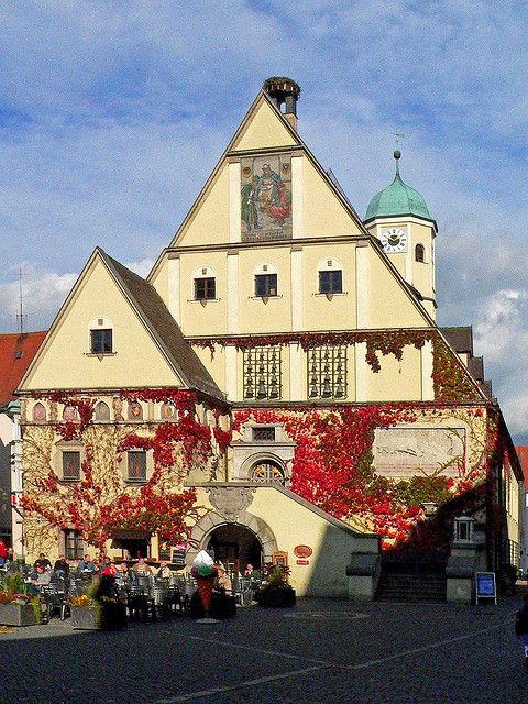 https://mdw-travel-data-us-east-1.s3.amazonaws.com/img/country/Germany/Old-Town-Hall/img_03.jpg