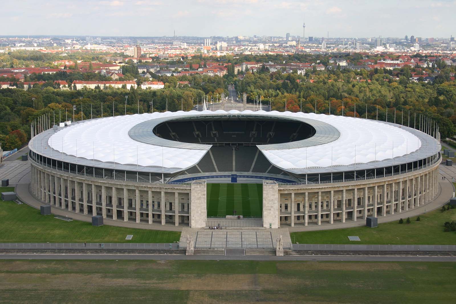 https://mdw-travel-data-us-east-1.s3.amazonaws.com/img/country/Germany/Olympiastadion-Berlin/img_02.jpg