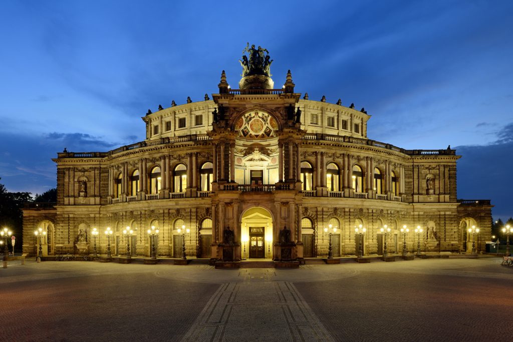 https://mdw-travel-data-us-east-1.s3.amazonaws.com/img/country/Germany/Opera-House/img_00.jpg