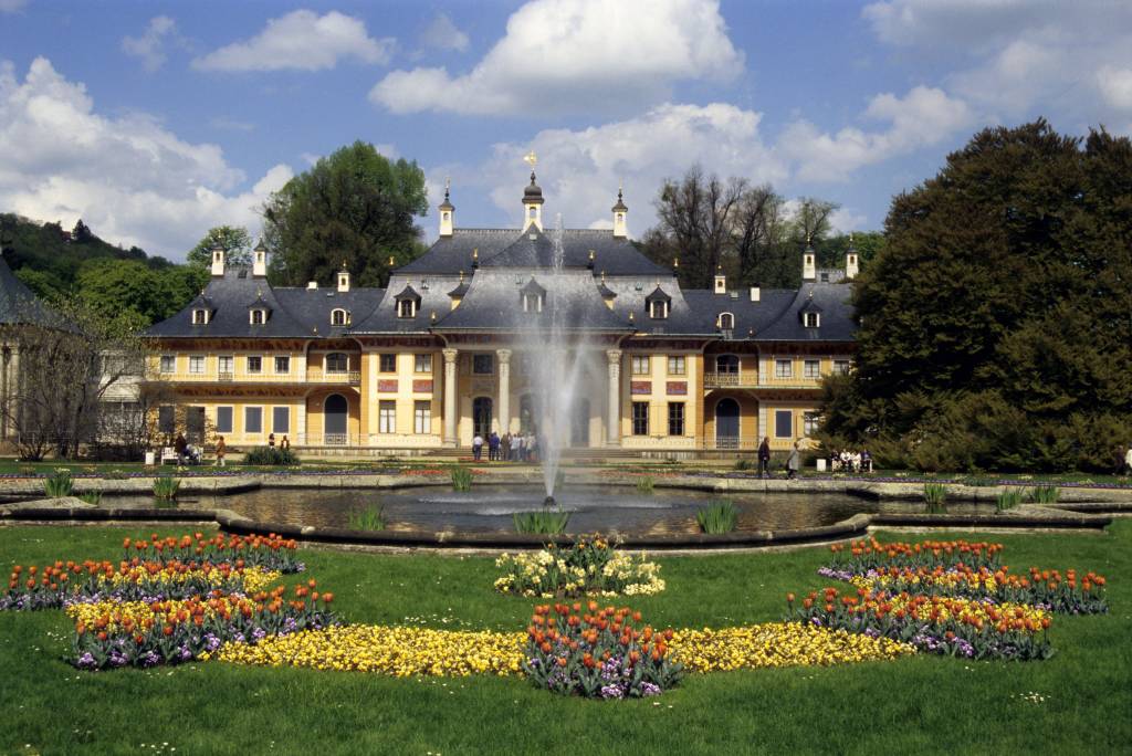 https://mdw-travel-data-us-east-1.s3.amazonaws.com/img/country/Germany/Pillnitz-Castle/img_02.jpg