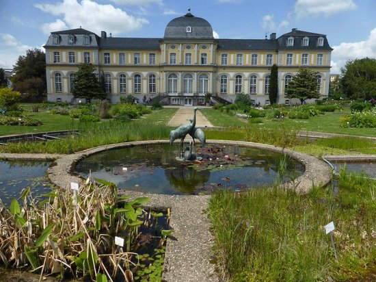 https://mdw-travel-data-us-east-1.s3.amazonaws.com/img/country/Germany/Poppelsdorf-Palace/img_01.jpg