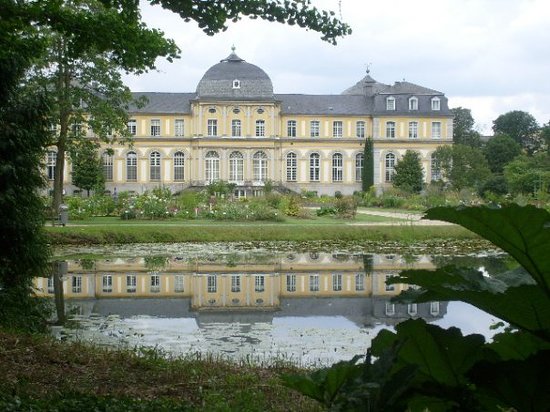 https://mdw-travel-data-us-east-1.s3.amazonaws.com/img/country/Germany/Poppelsdorf-Palace/img_02.jpg
