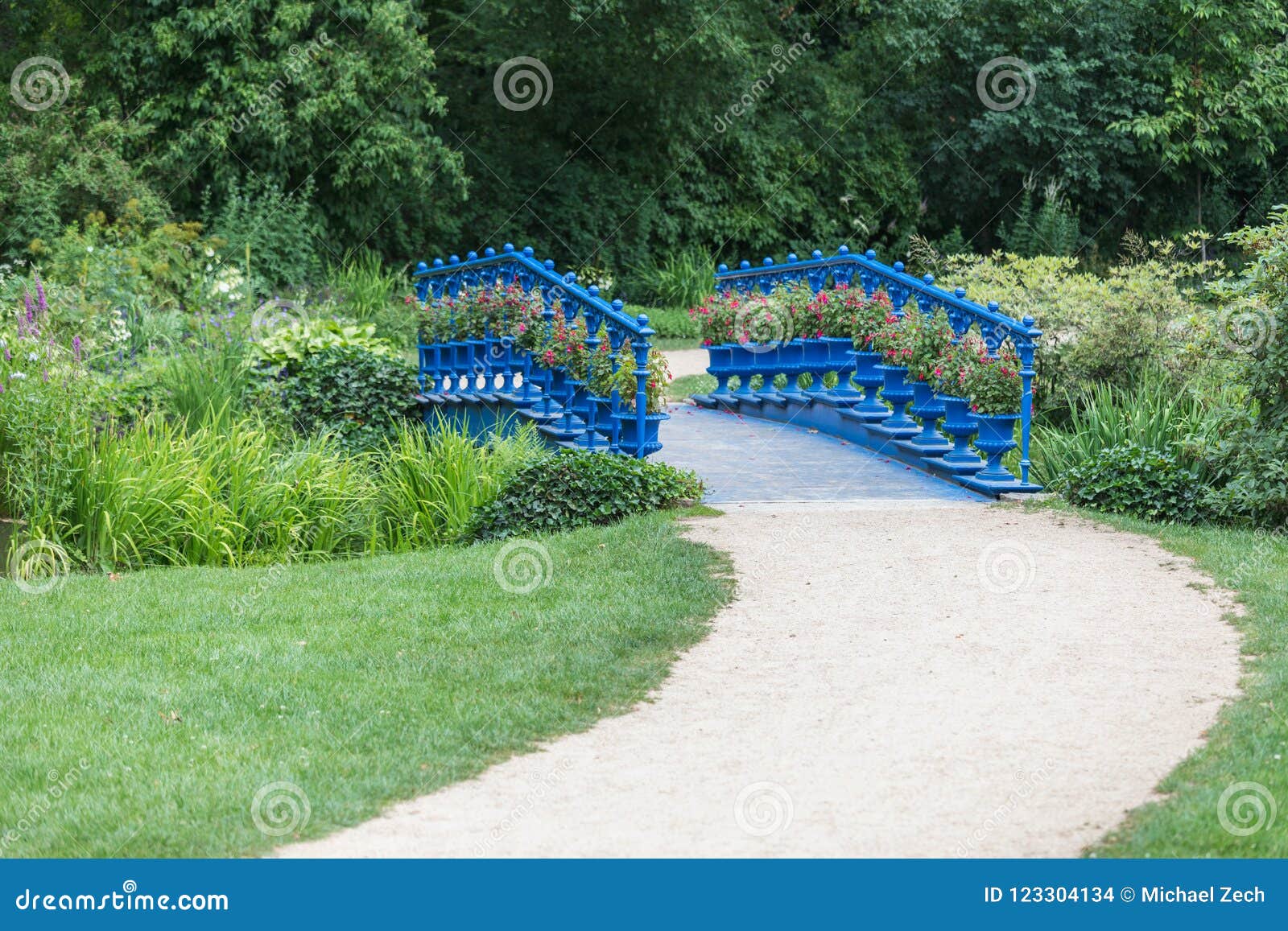 https://mdw-travel-data-us-east-1.s3.amazonaws.com/img/country/Germany/Pueckler-Bridge/img_01.jpg
