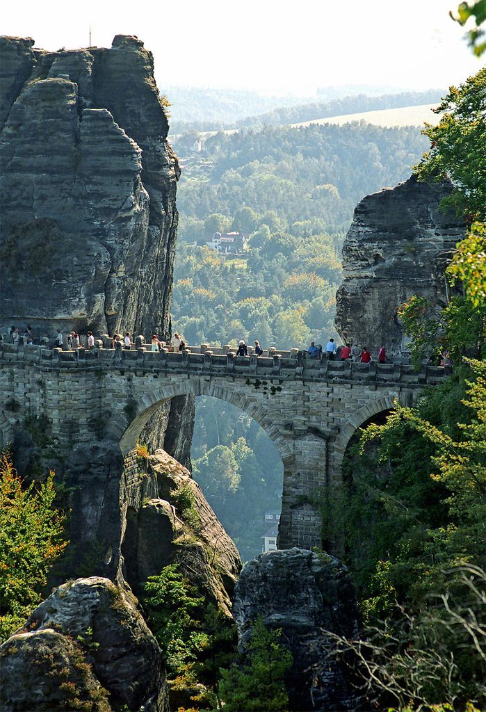 https://mdw-travel-data-us-east-1.s3.amazonaws.com/img/country/Germany/Pueckler-Bridge/img_02.jpg