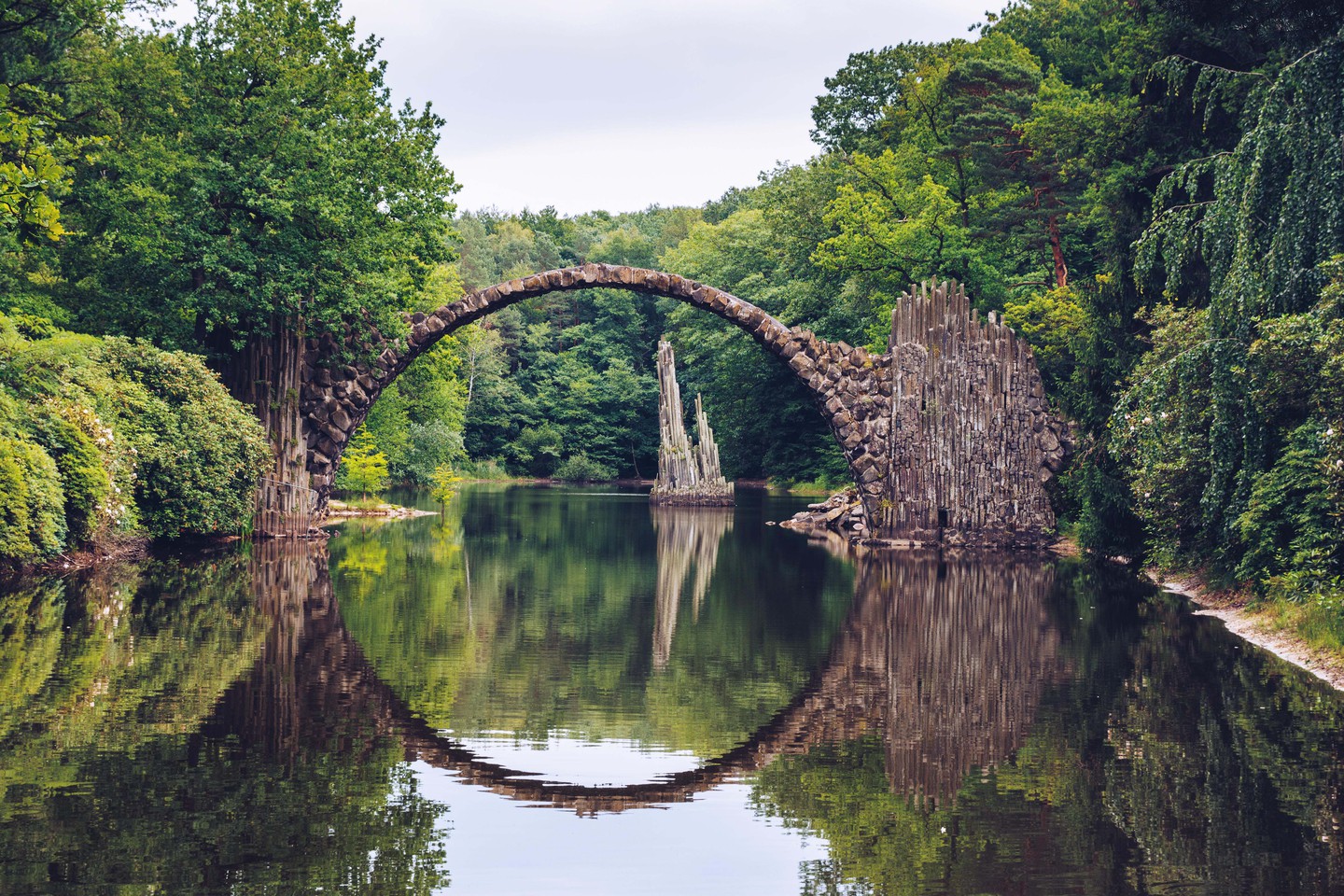 https://mdw-travel-data-us-east-1.s3.amazonaws.com/img/country/Germany/Pueckler-Bridge/img_03.jpg
