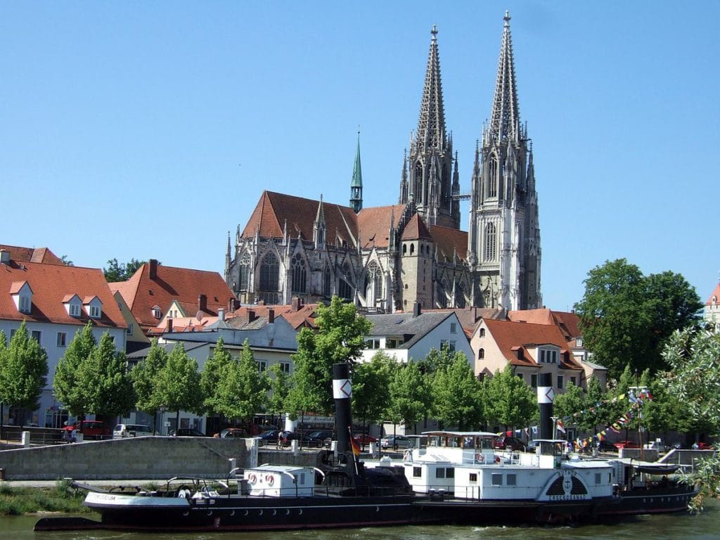 https://mdw-travel-data-us-east-1.s3.amazonaws.com/img/country/Germany/Regensburg-Botanic-Garden/img_01.jpg
