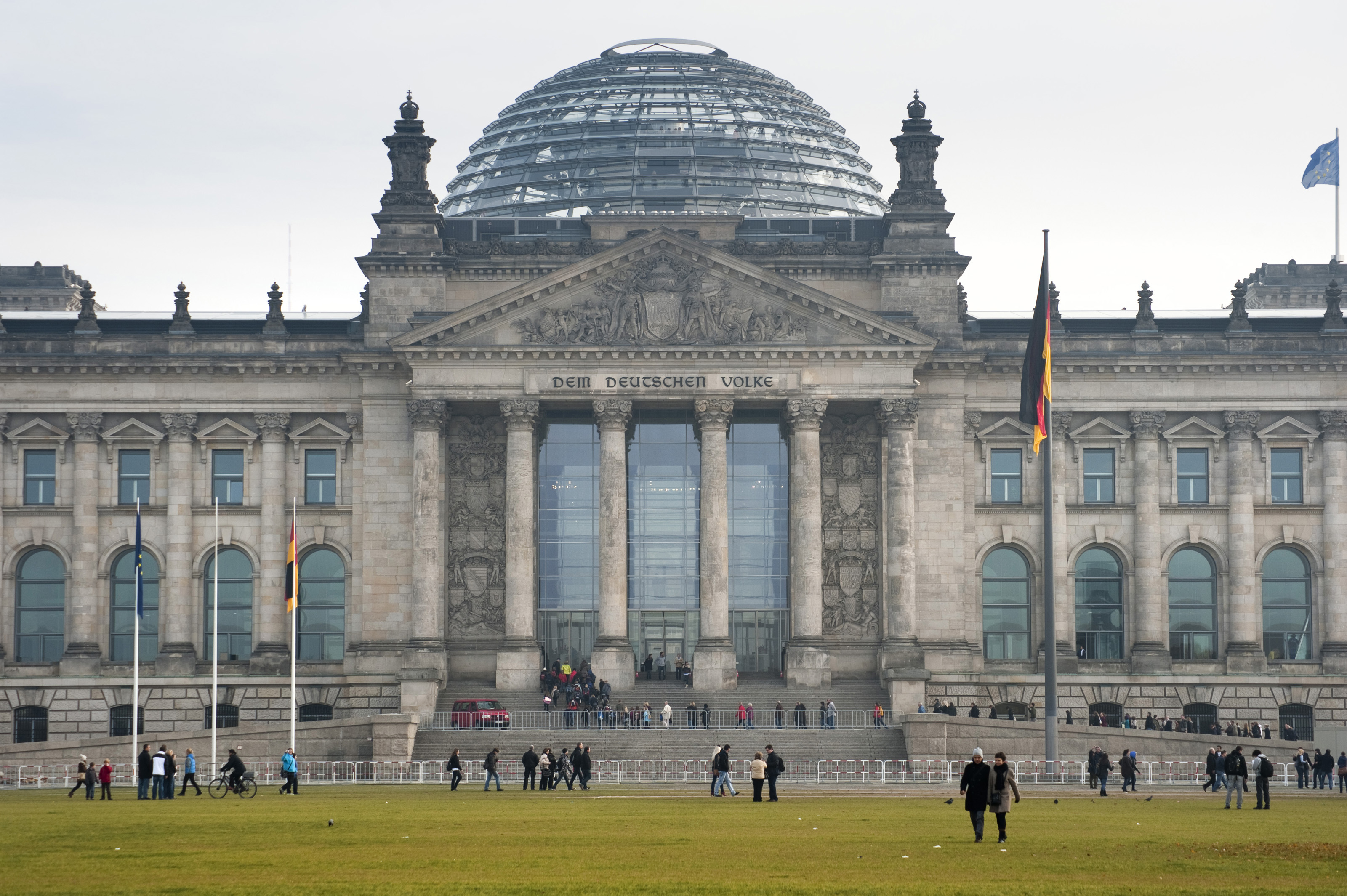 https://mdw-travel-data-us-east-1.s3.amazonaws.com/img/country/Germany/Reichstag-Building/img_01.jpg