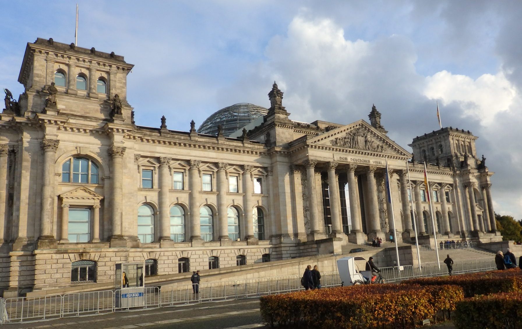 https://mdw-travel-data-us-east-1.s3.amazonaws.com/img/country/Germany/Reichstag-Building/img_02.jpg