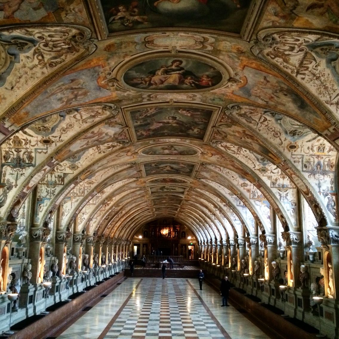 https://mdw-travel-data-us-east-1.s3.amazonaws.com/img/country/Germany/Residenz-Munich/img_03.jpg