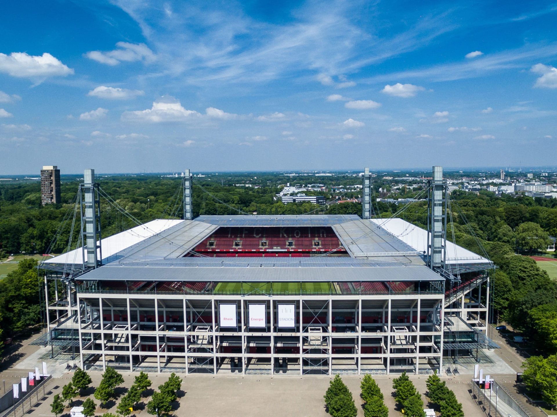 https://mdw-travel-data-us-east-1.s3.amazonaws.com/img/country/Germany/RheinEnergieStadion/img_00.jpg