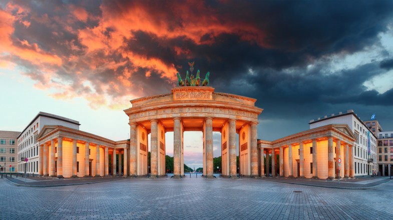 https://mdw-travel-data-us-east-1.s3.amazonaws.com/img/country/Germany/Romerberg/img_01.jpg