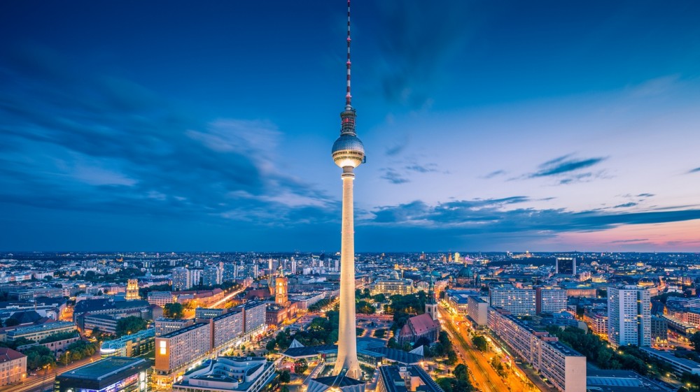https://mdw-travel-data-us-east-1.s3.amazonaws.com/img/country/Germany/Romerberg/img_03.jpg