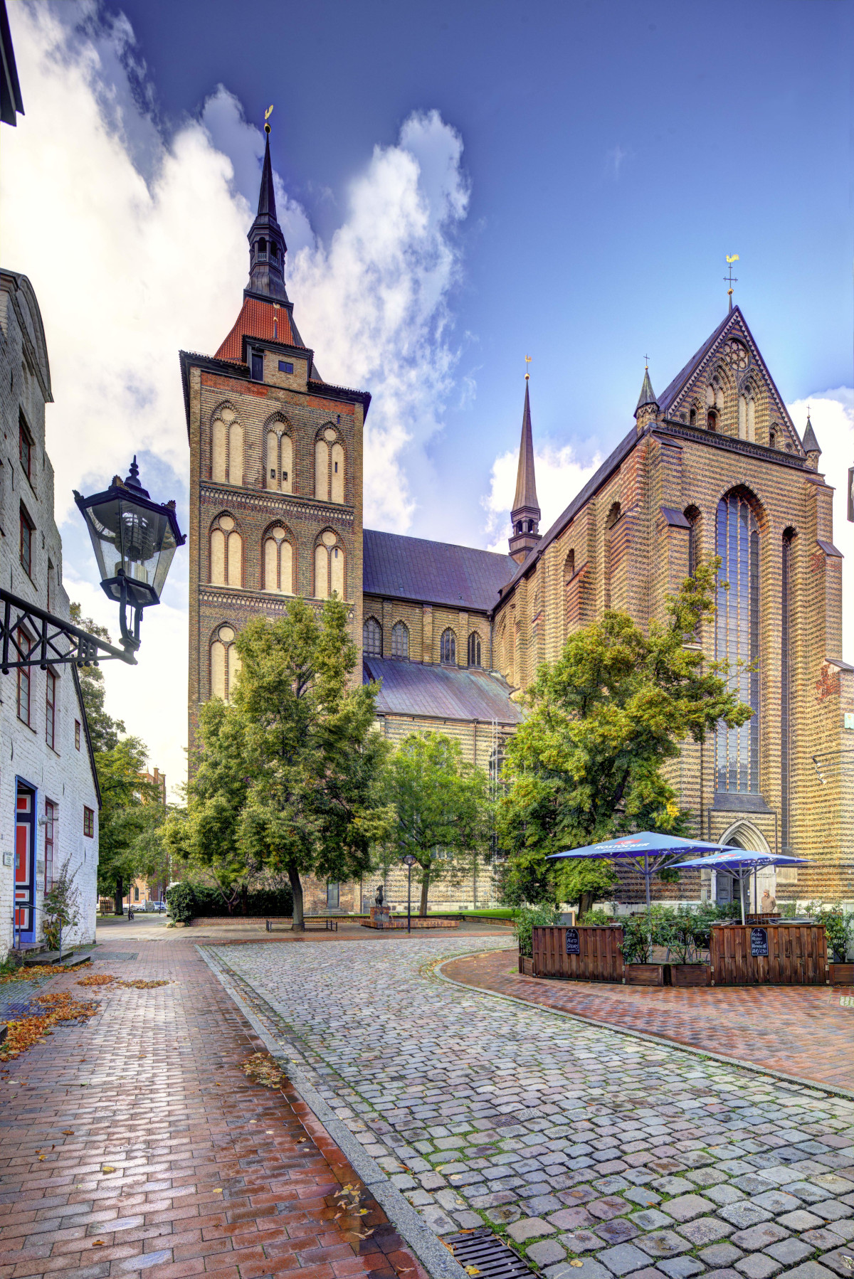 https://mdw-travel-data-us-east-1.s3.amazonaws.com/img/country/Germany/Rostock-Cathedral/img_01.jpg