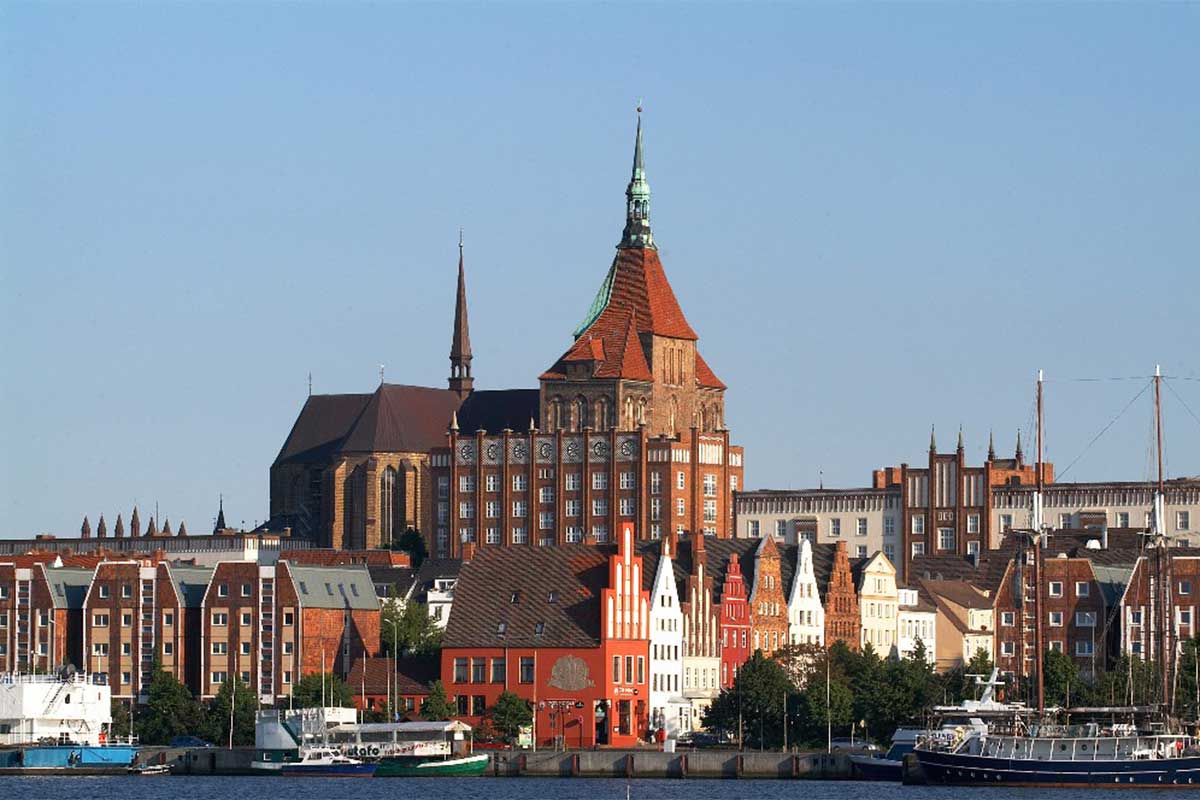 https://mdw-travel-data-us-east-1.s3.amazonaws.com/img/country/Germany/Rostock-Theater/img_01.jpg