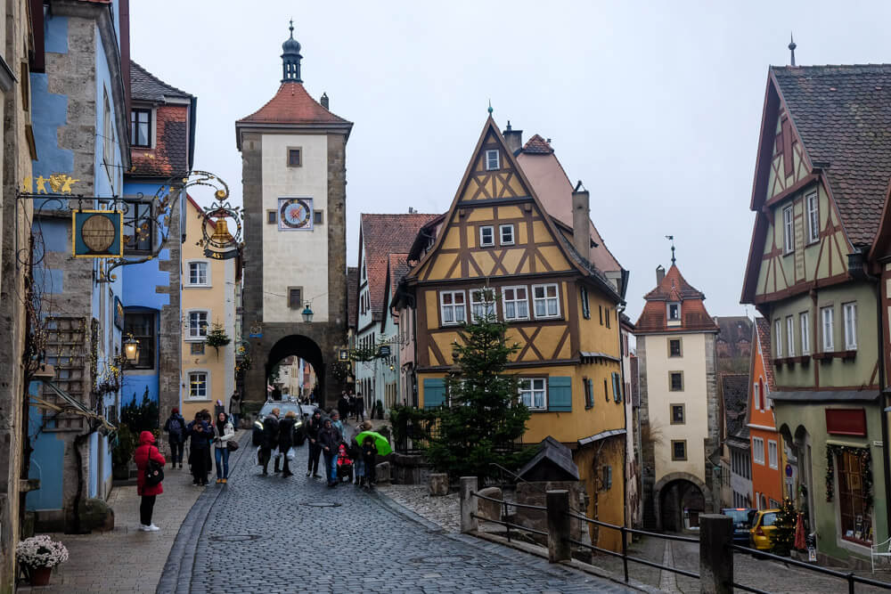 https://mdw-travel-data-us-east-1.s3.amazonaws.com/img/country/Germany/Rothenburg-Christmas-Market/img_02.jpg