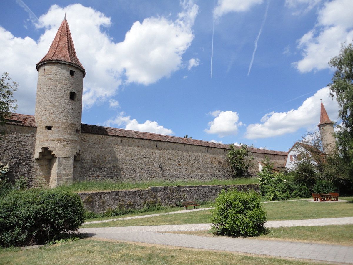 https://mdw-travel-data-us-east-1.s3.amazonaws.com/img/country/Germany/Rothenburg-Rathaus/img_02.jpg