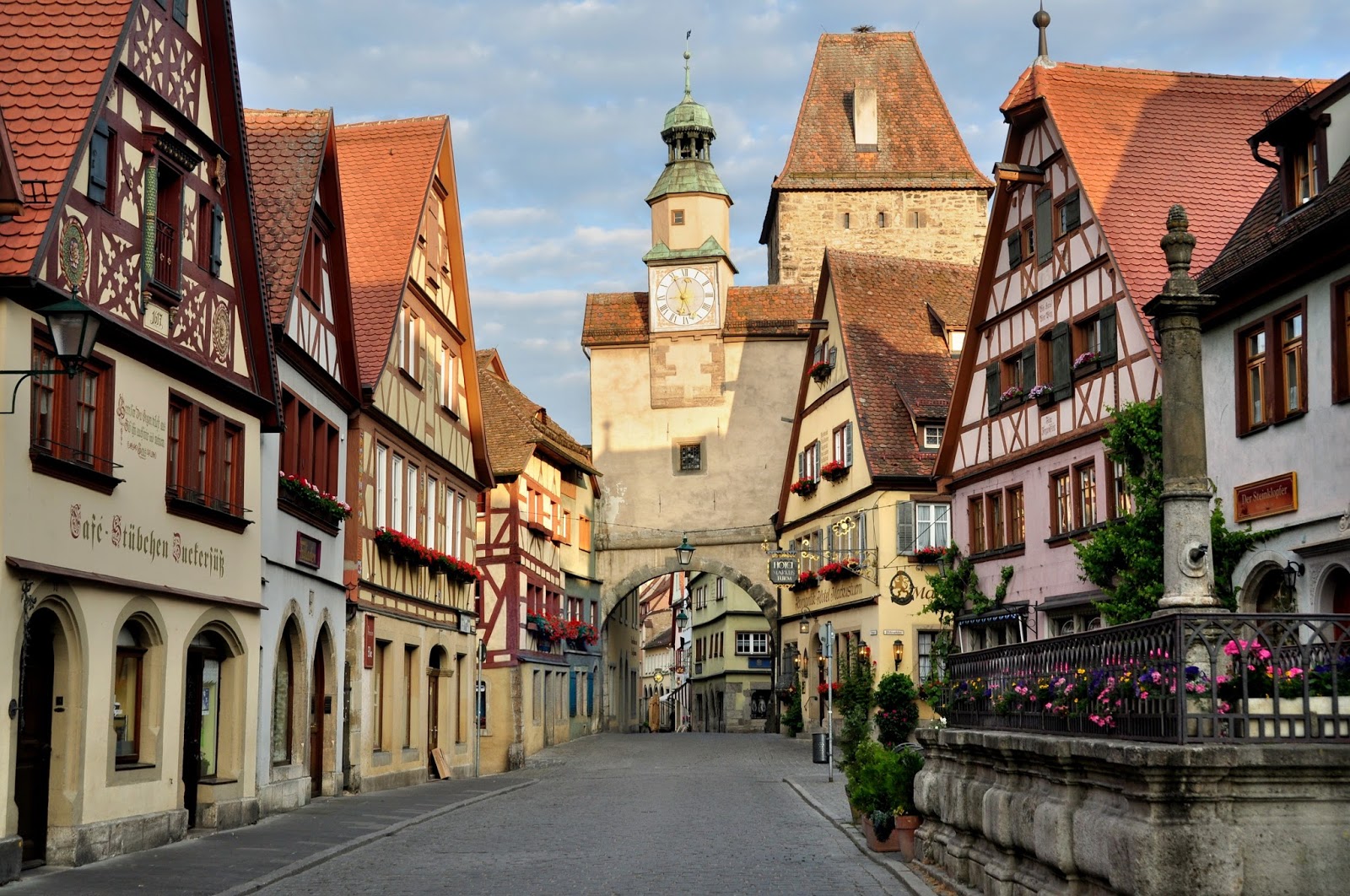 https://mdw-travel-data-us-east-1.s3.amazonaws.com/img/country/Germany/Rothenburg-ob-der-Tauber/img_01.jpg