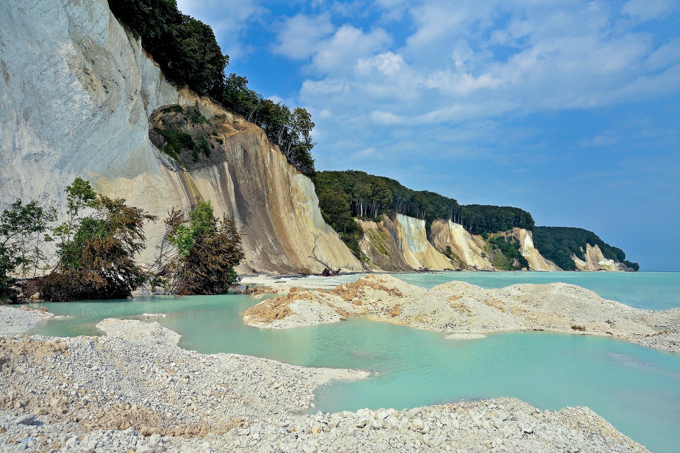 https://mdw-travel-data-us-east-1.s3.amazonaws.com/img/country/Germany/Rugen-Island/img_03.jpg
