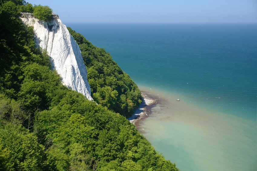 https://mdw-travel-data-us-east-1.s3.amazonaws.com/img/country/Germany/Rugen-Island/img_04.jpg