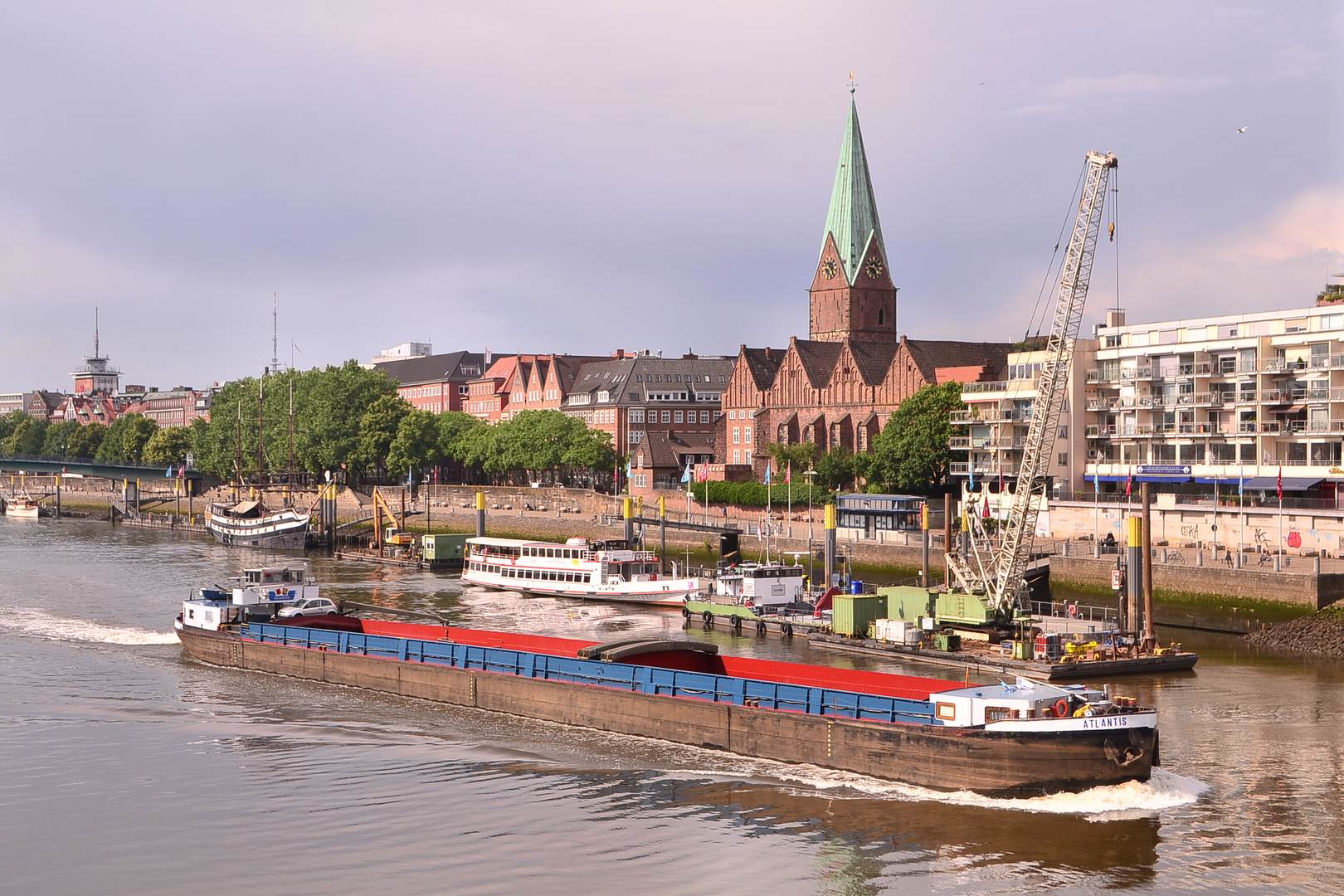 https://mdw-travel-data-us-east-1.s3.amazonaws.com/img/country/Germany/Schlachte/img_03.jpg