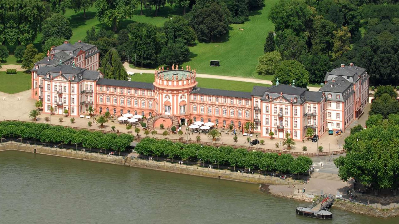 https://mdw-travel-data-us-east-1.s3.amazonaws.com/img/country/Germany/Schloss-Biebrich/img_01.jpg