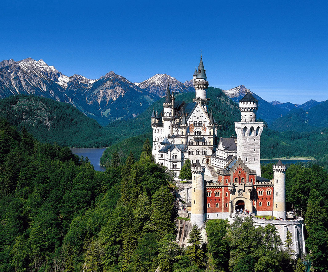 https://mdw-travel-data-us-east-1.s3.amazonaws.com/img/country/Germany/Schloss-Burg/img_01.jpg