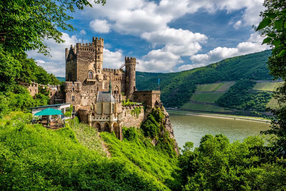 https://mdw-travel-data-us-east-1.s3.amazonaws.com/img/country/Germany/Schloss-Burg/img_03.jpg