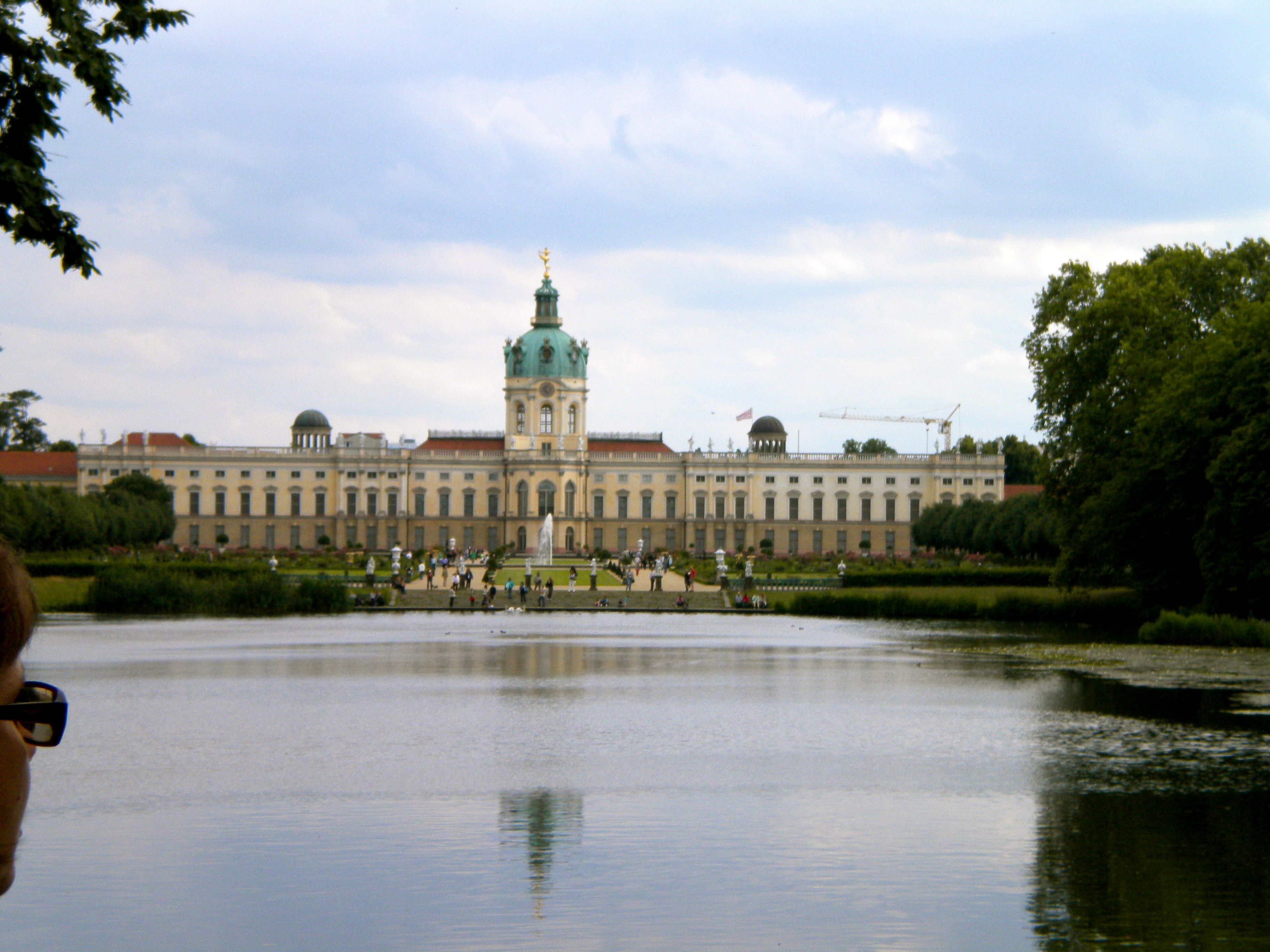 https://mdw-travel-data-us-east-1.s3.amazonaws.com/img/country/Germany/Schloss-Charlottenburg/img_02.jpg