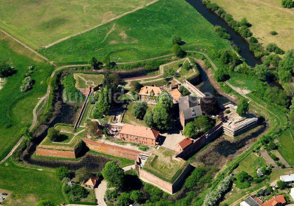 https://mdw-travel-data-us-east-1.s3.amazonaws.com/img/country/Germany/Schloss-Domitz/img_03.jpg